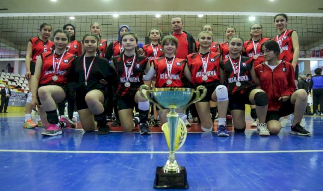 Sivas'ta Liseler Arası Voleybol Turnuvası sona erdi