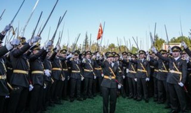 Yaşar Güler açıkladı: Kılıçlarıyla yemin eden teğmenler için karar günü belli oldu